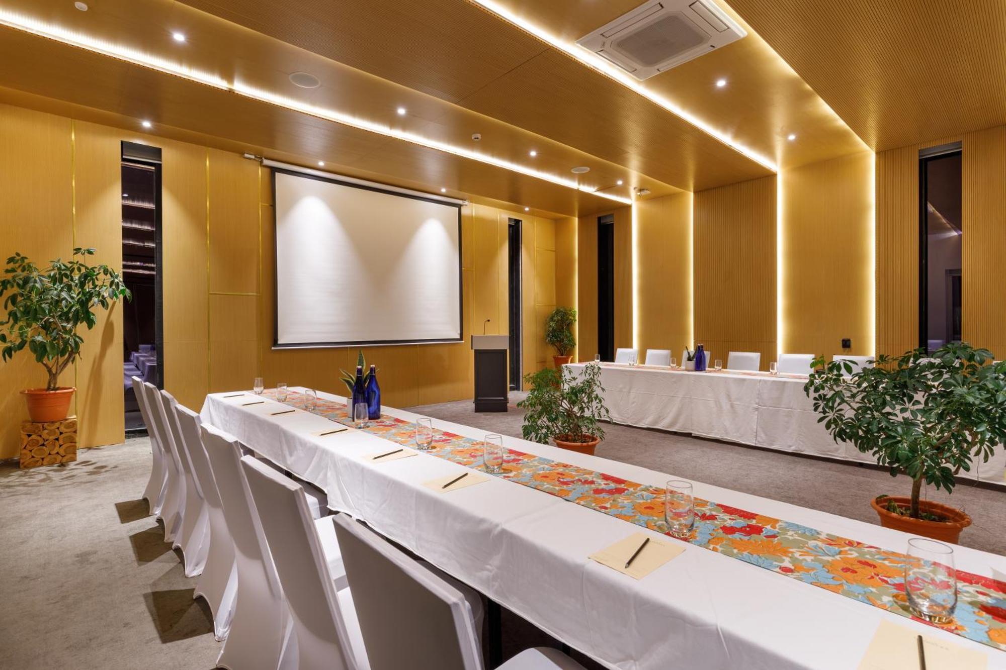 The Terraces Resort And Spa Bhatgoan エクステリア 写真